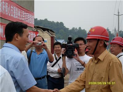 時(shí)任福建省委常委、福州市市委書記袁榮祥看望我司四川汶川地震救災(zāi)員工